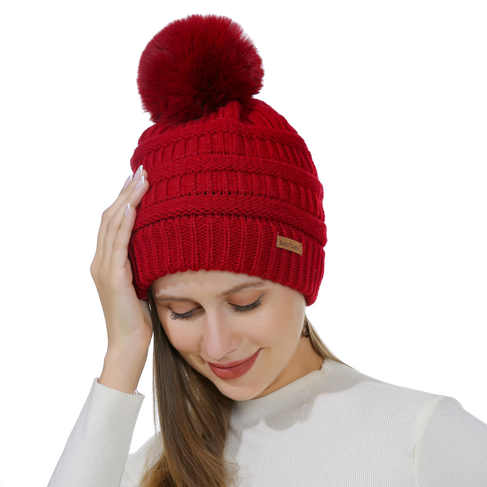 Bonnet en tricot plaire doublé avec pompon en fausse fourrure - Rouge
