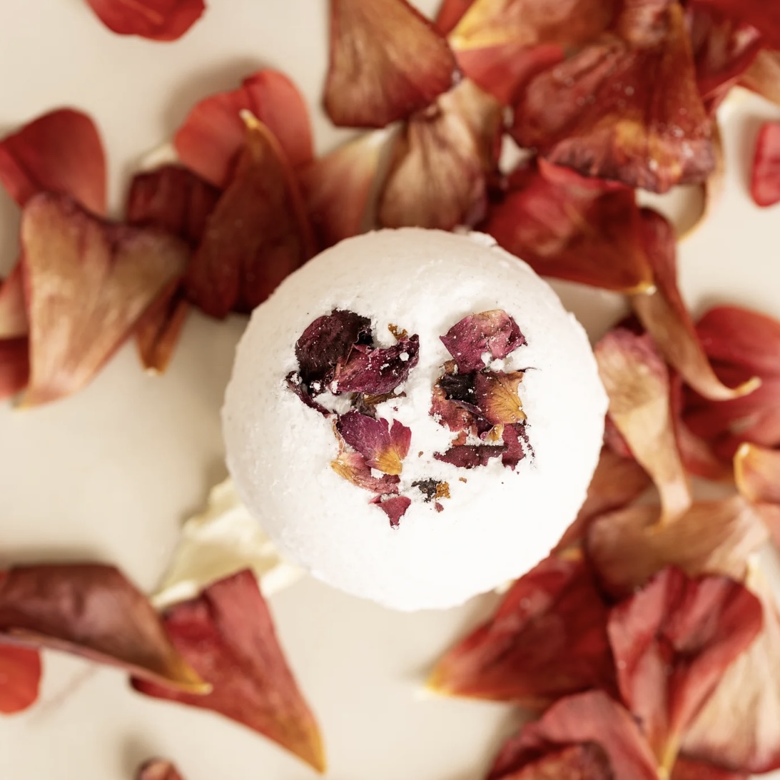 Bombe de bain Bain de Rose et Ylang Ylang (Boîte de 3) - Coco et Moi – Image 3