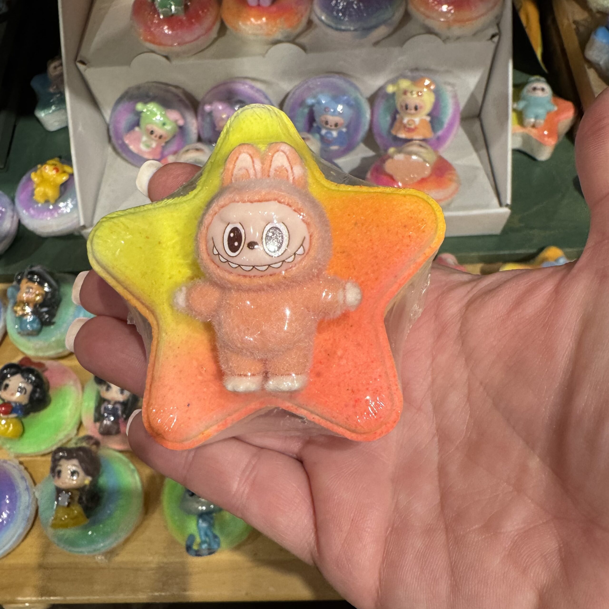 Bombe de bain avec jouet Labubu orange étoile - Ka-Boum