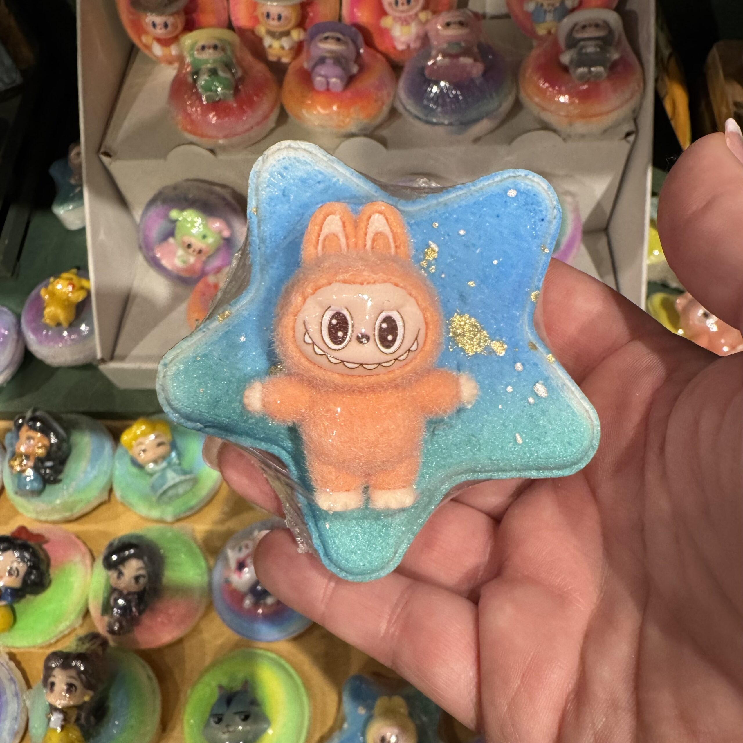 Bombe de bain avec jouet Labubu orange étoile bleu - Ka-Boum