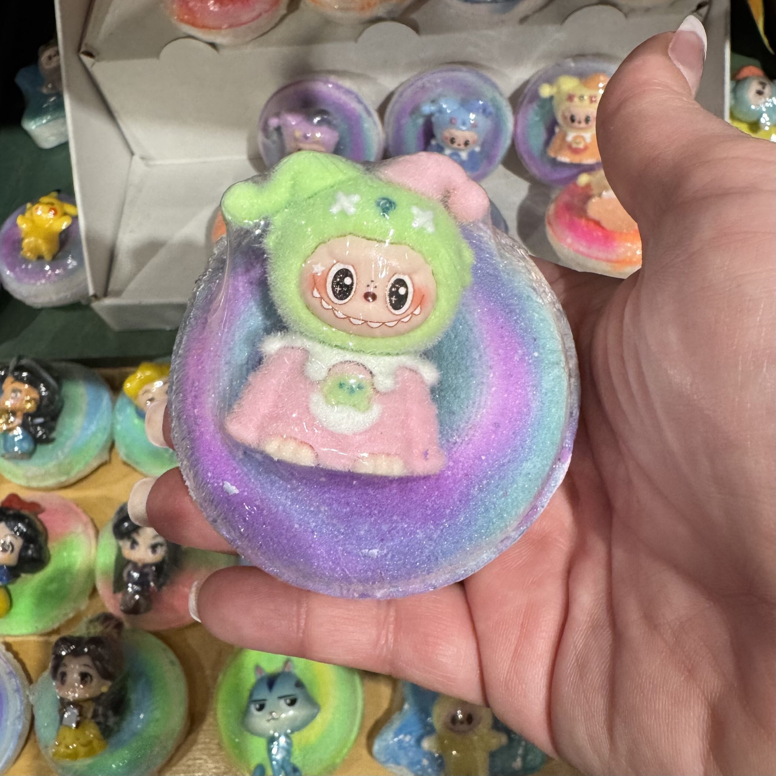 Bombe de bain avec jouet Labubu avec chapeau cute vert - Ka-Boum