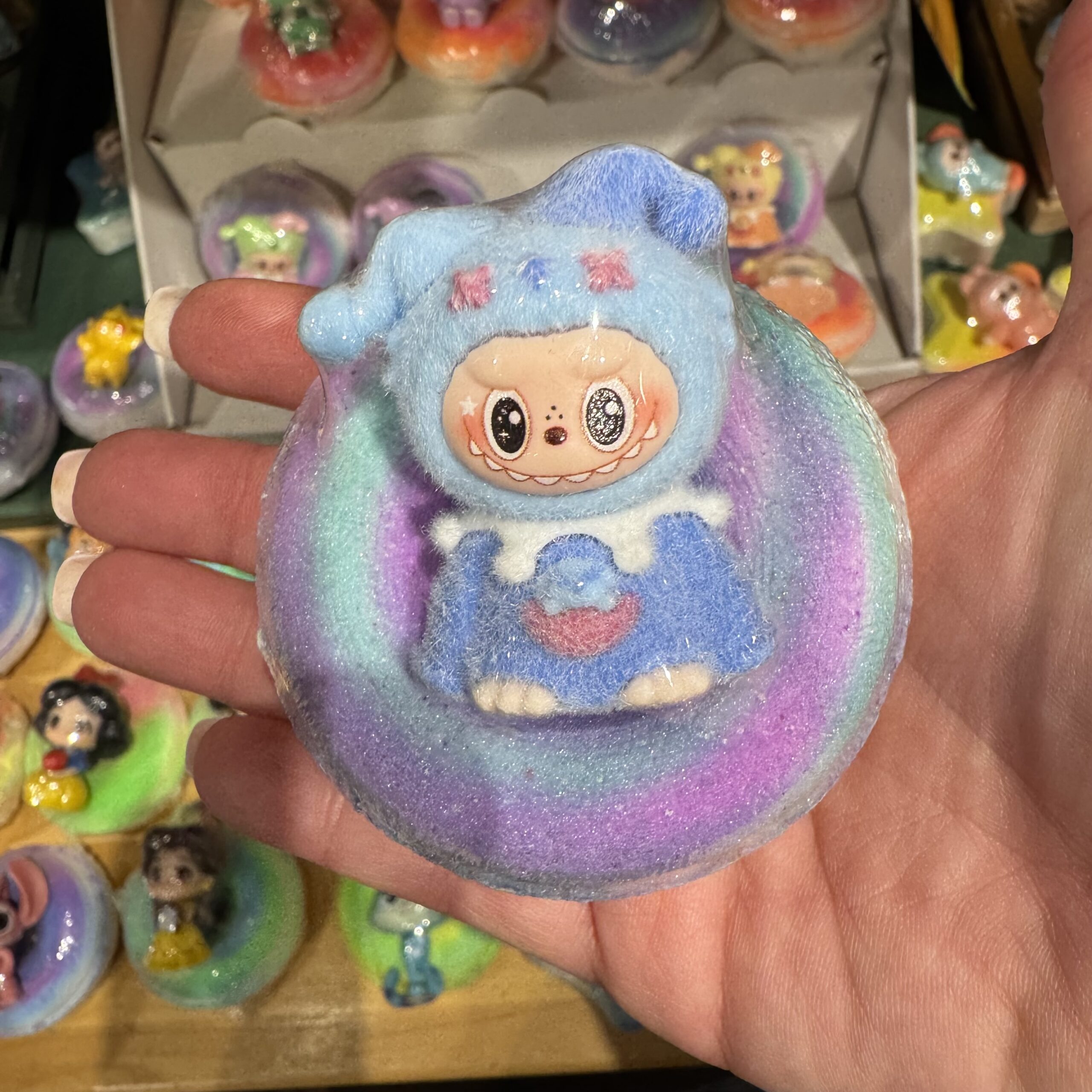 Bombe de bain avec jouet Labubu bleu avec chapeau cute - Ka-Boum