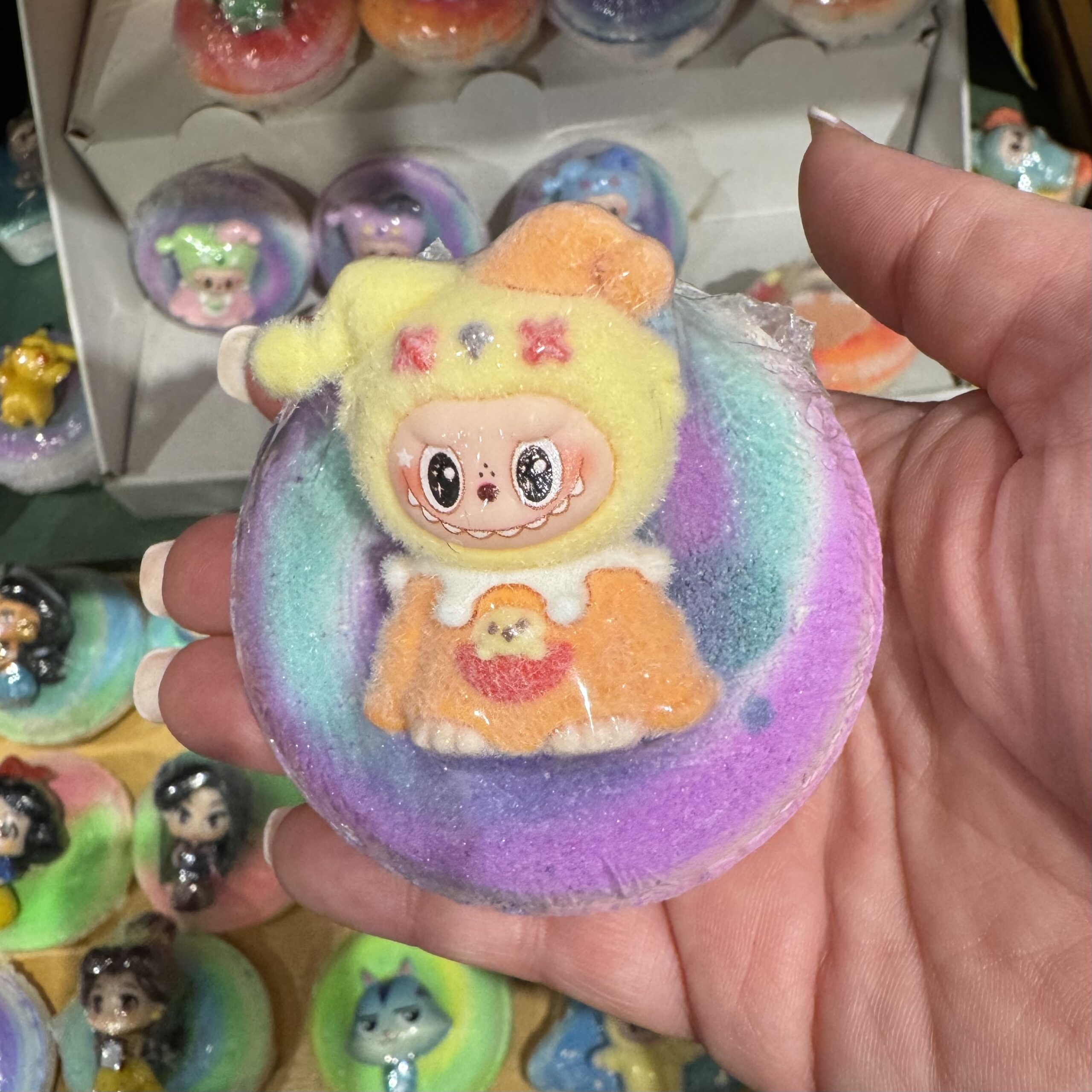 Bombe de bain avec jouet Labubu orange avec chapeau cute - Ka-Boum