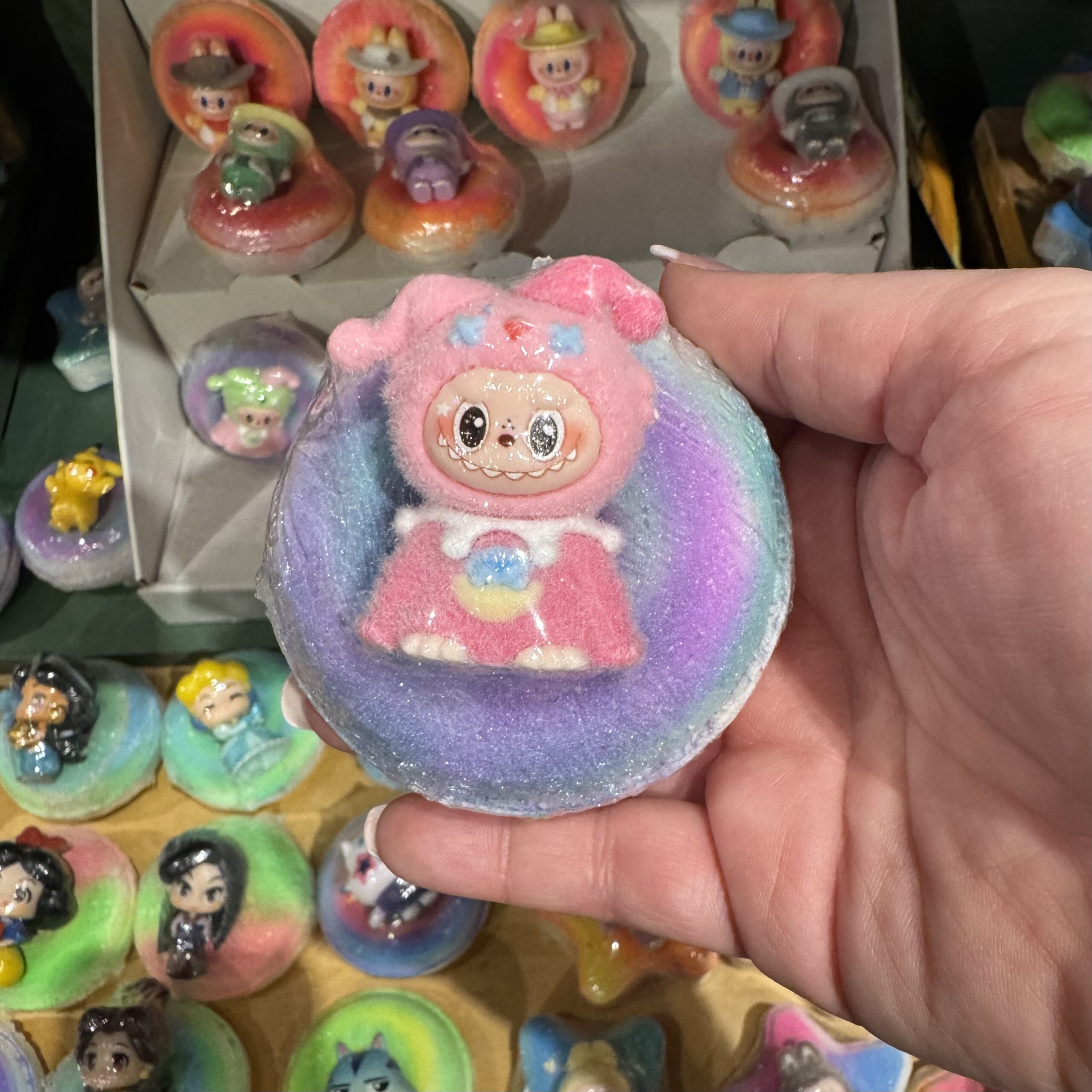 Bombe de bain avec jouet Labubu rose avec chapeau cute - Ka-Boum