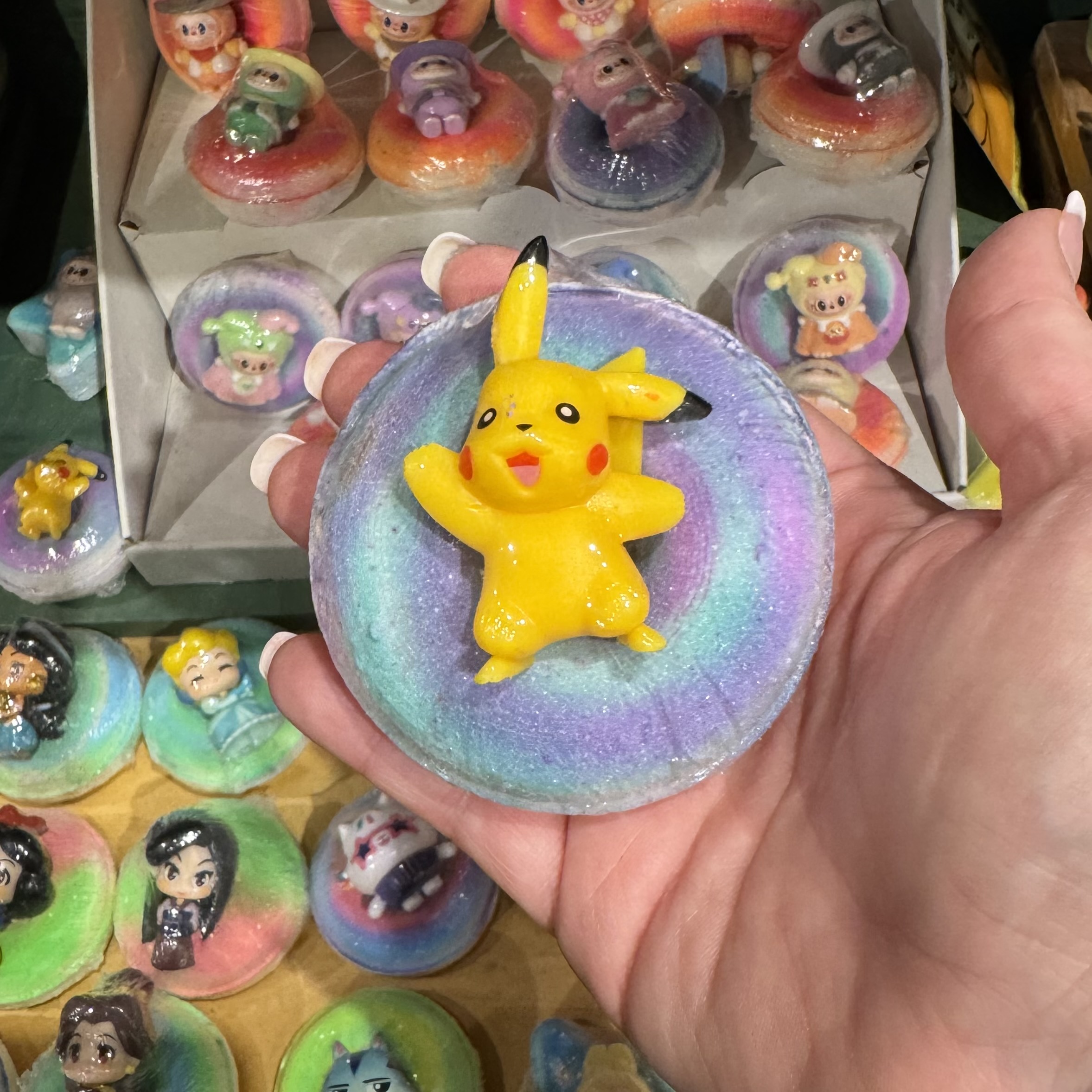 Bombe de bain avec jouet Pikachu bleu - Ka-Boum